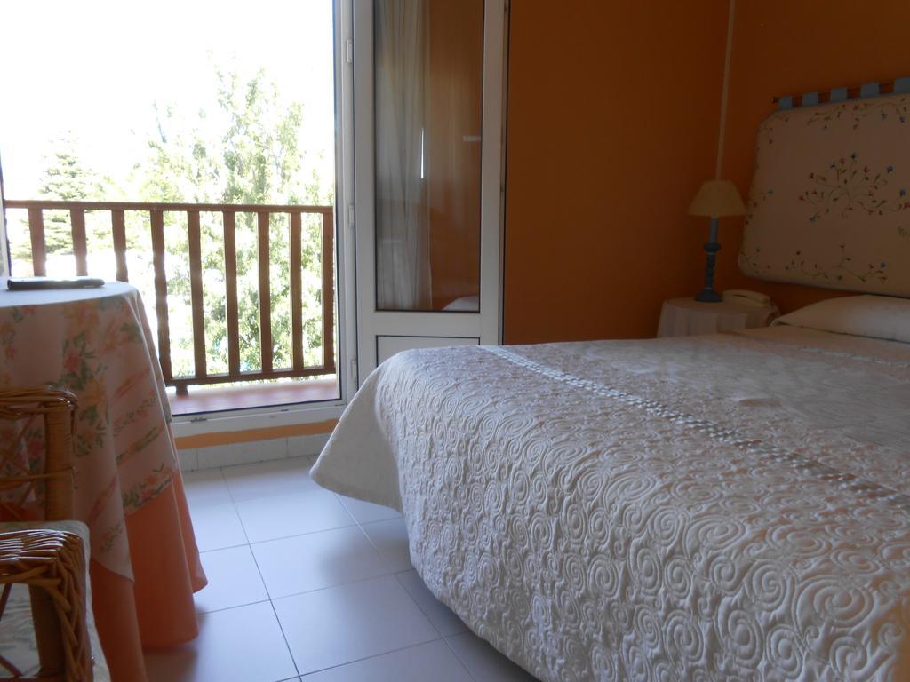 Hostal Burgos 토레카바예로스 외부 사진