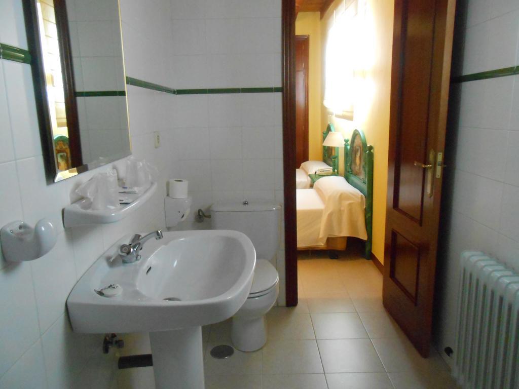 Hostal Burgos 토레카바예로스 외부 사진