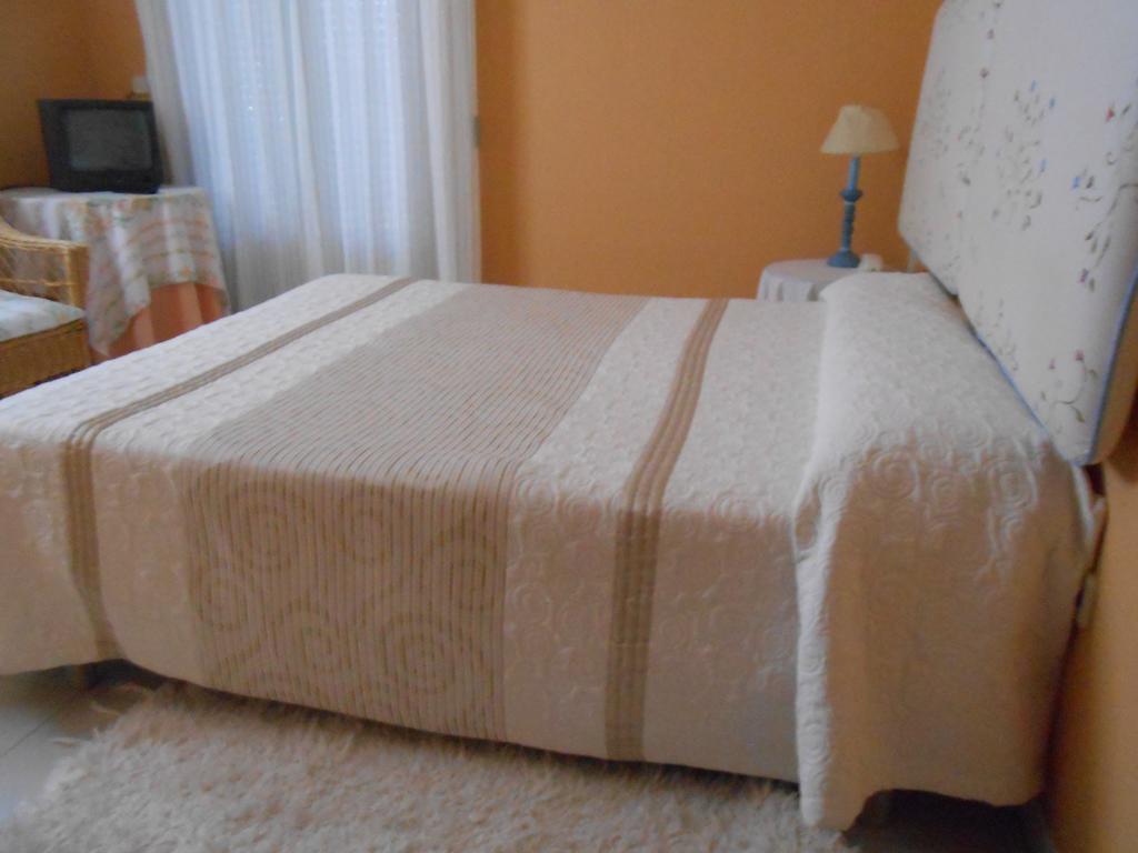 Hostal Burgos 토레카바예로스 외부 사진